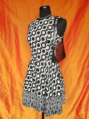 Robe noire et blanche à motifs - T36