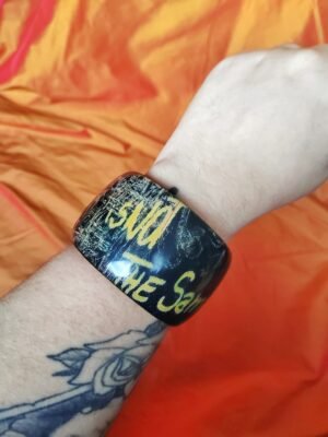 Bracelet manchette graphique