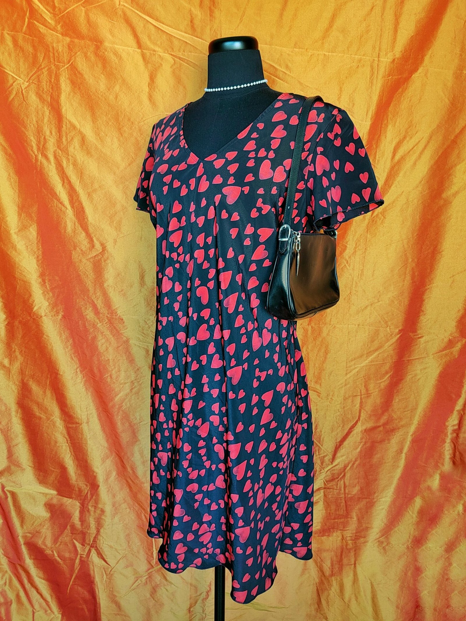 Robe noire à cœurs rouge - T42
