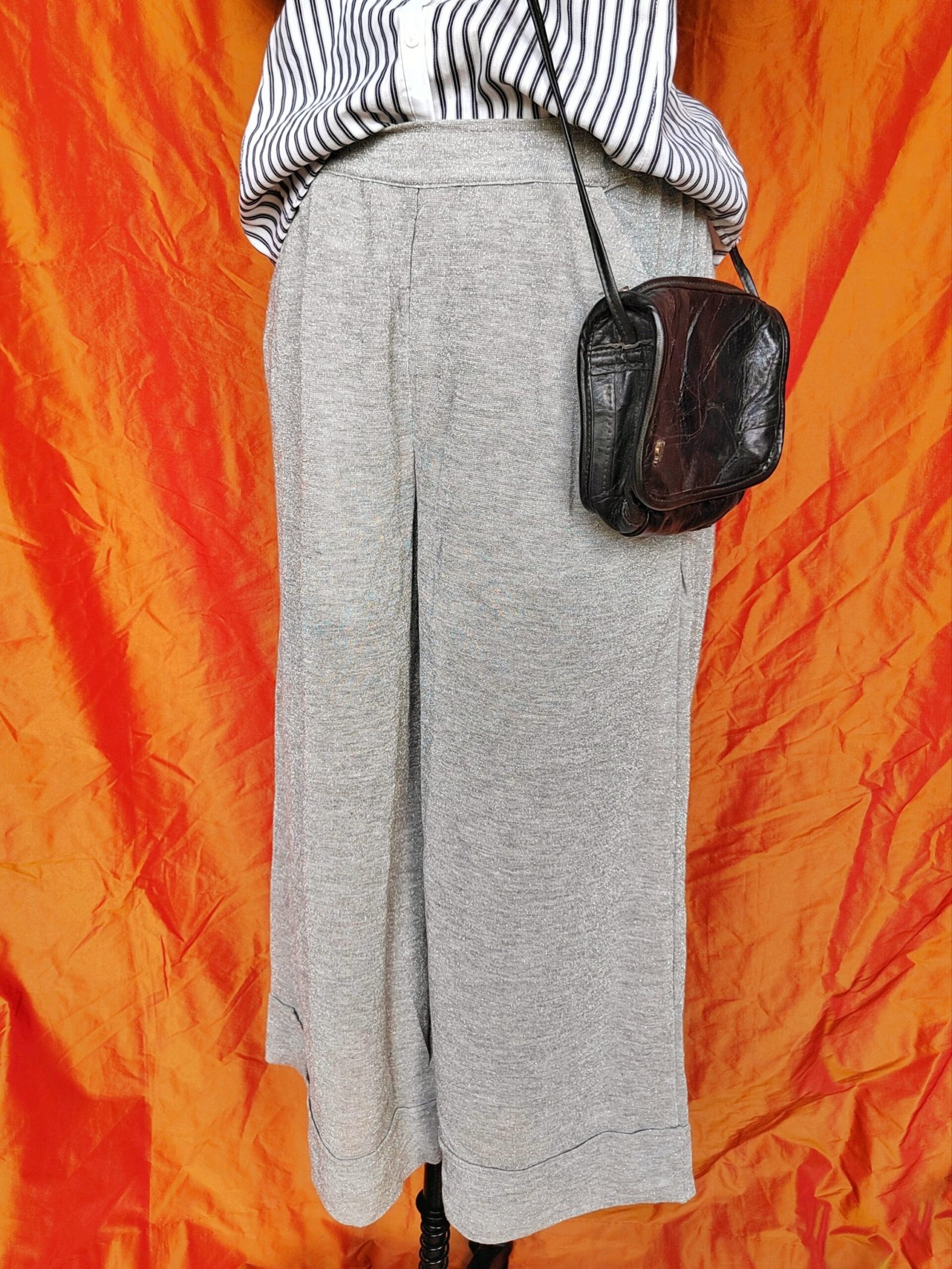 Pantalon 3/4 gris à paillettes - T38