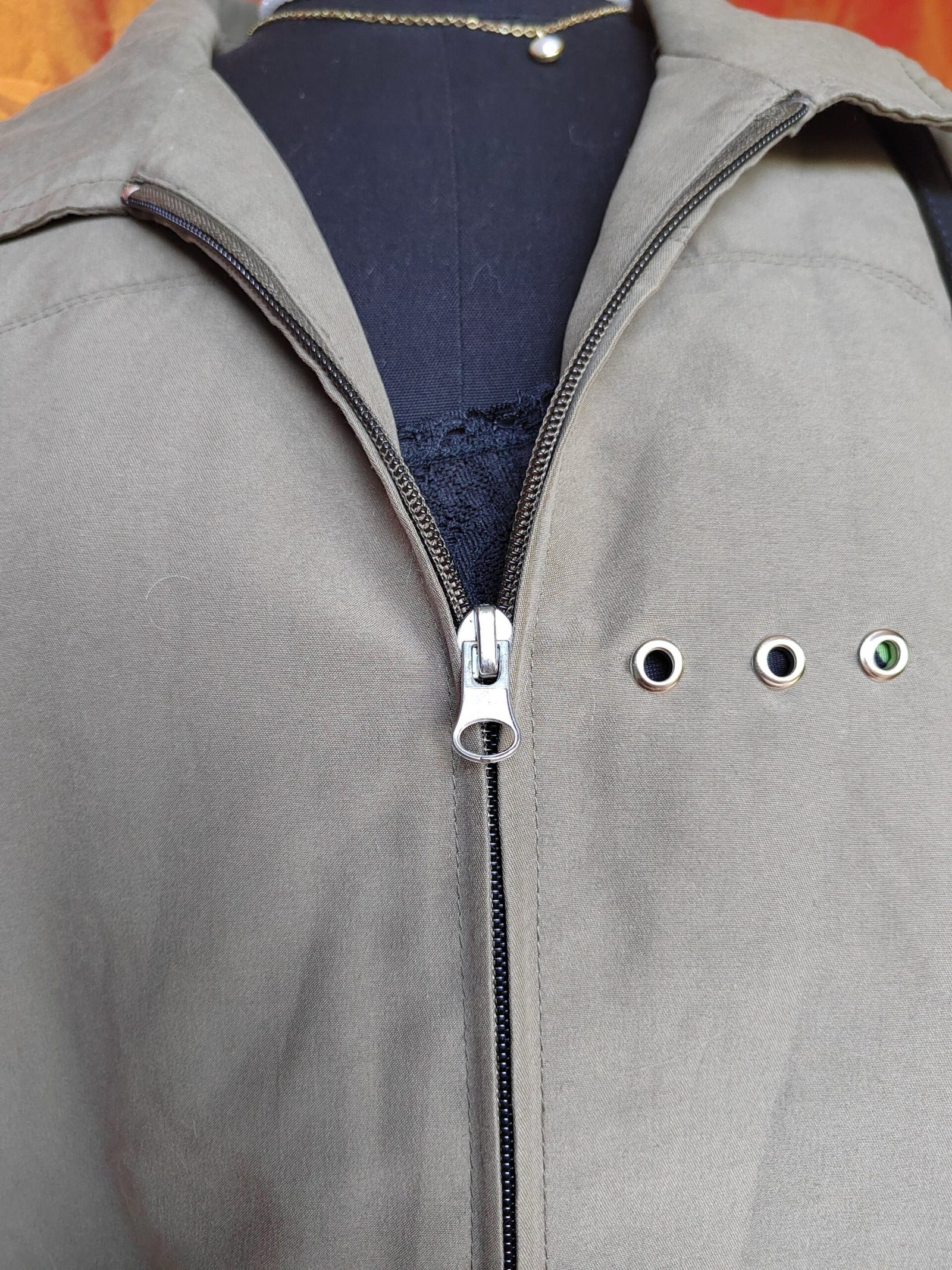Veste sans-manches kaki upcyclée - T44/46 – Image 4