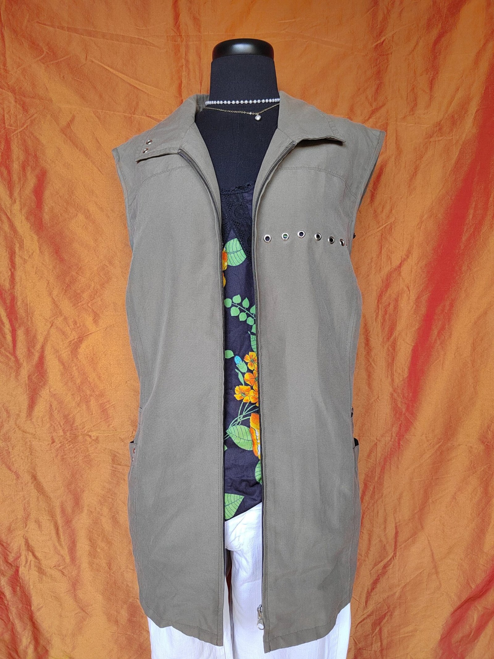 Veste sans-manches kaki upcyclée - T44/46 – Image 2