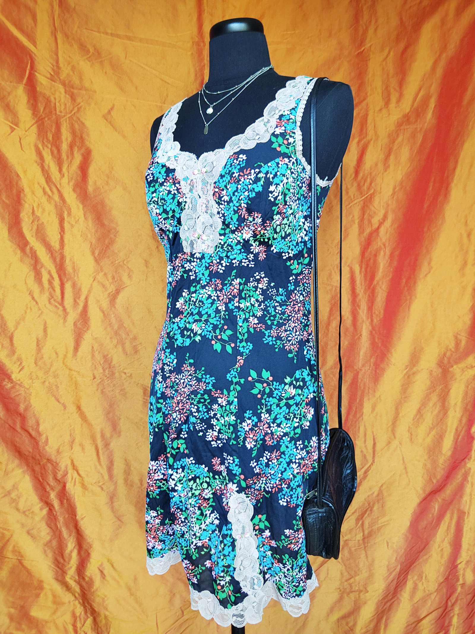 Nuisette fleurie colorée - T36