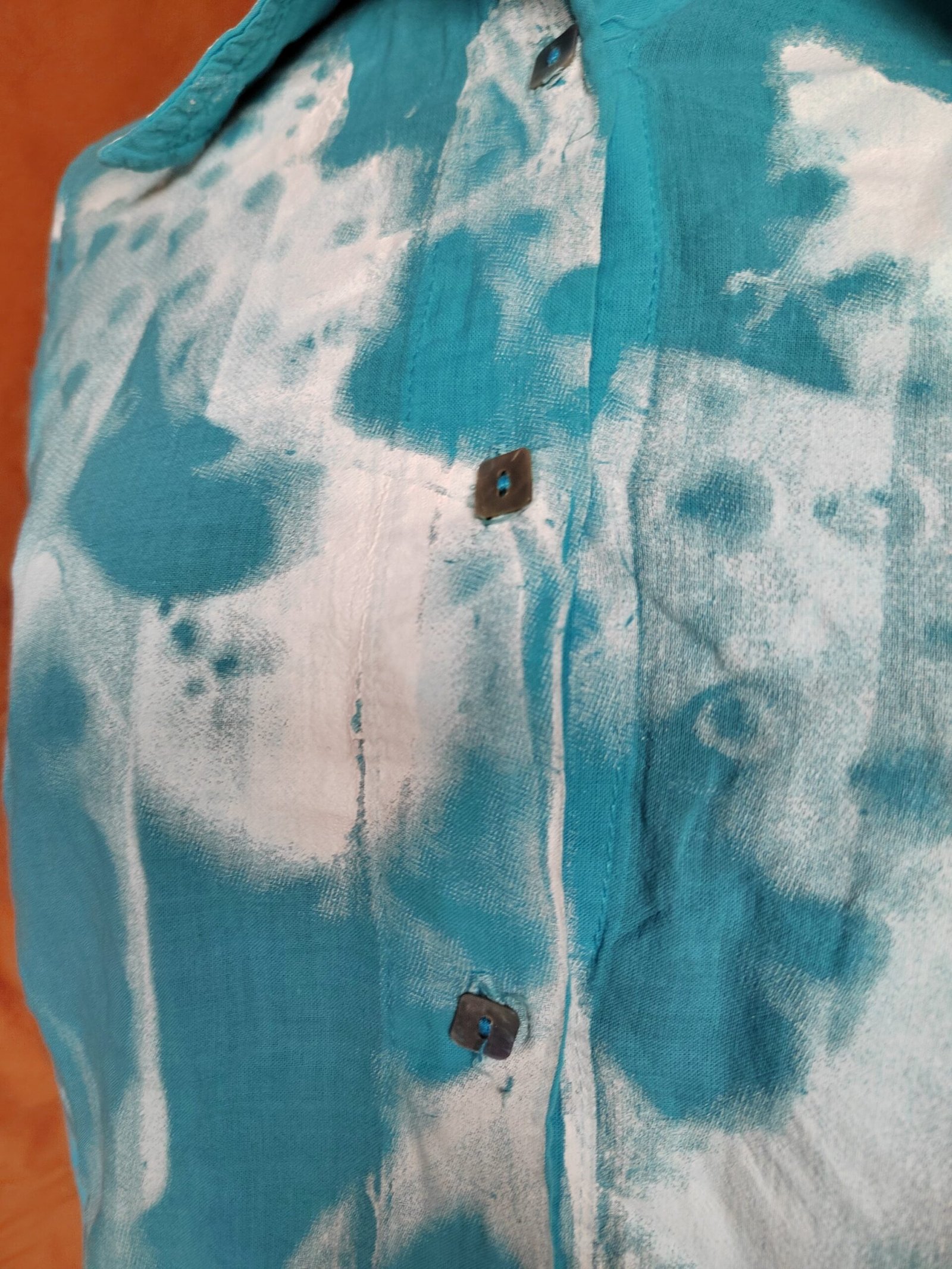 Chemise bleue à motifs blancs - T36/38 – Image 4