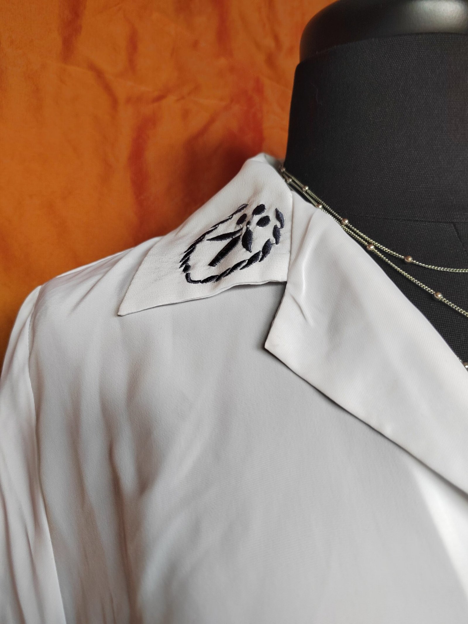 Chemise blanche broderie bleu marine - T46/48 – Image 6