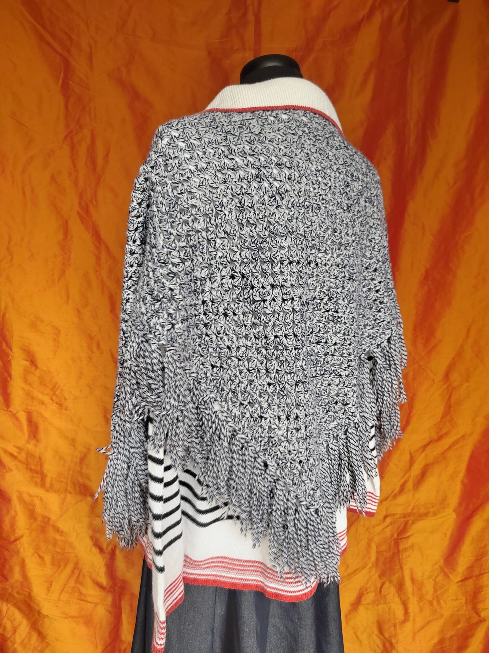 Châle bleu marine et blanc - TU – Image 6