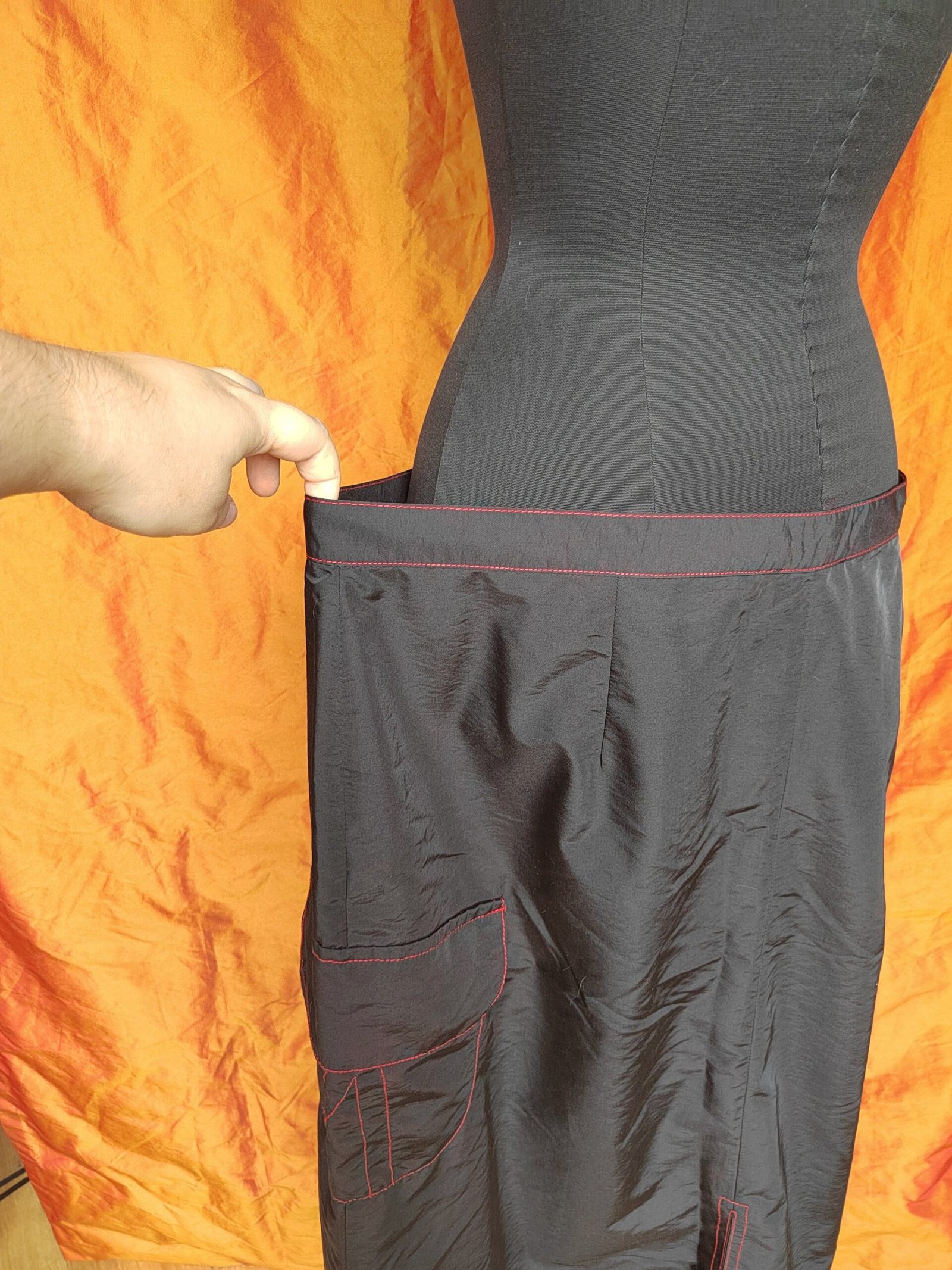Jupe longue noire et rouge - T46 – Image 5