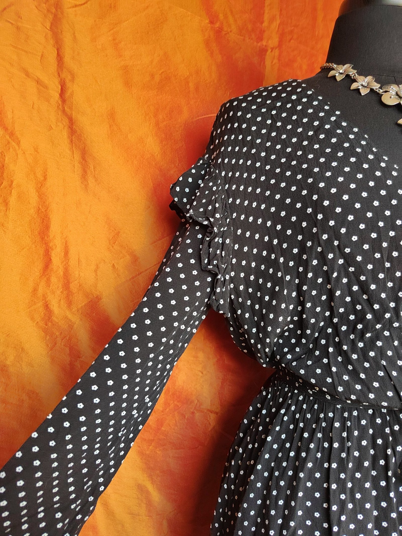 Robe noire à fleurs blanches - T42 – Image 7