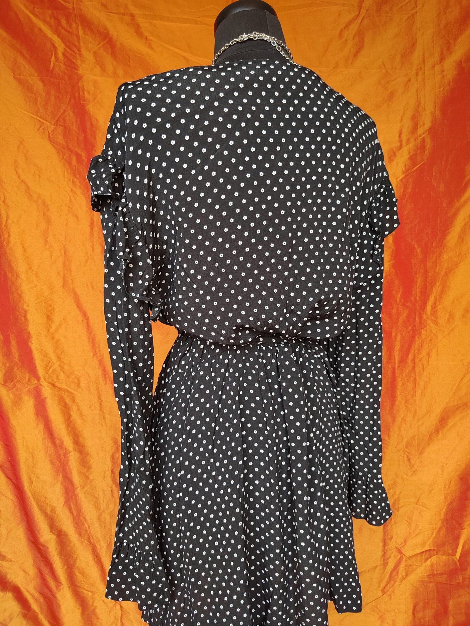 Robe noire à fleurs blanches - T42 – Image 4