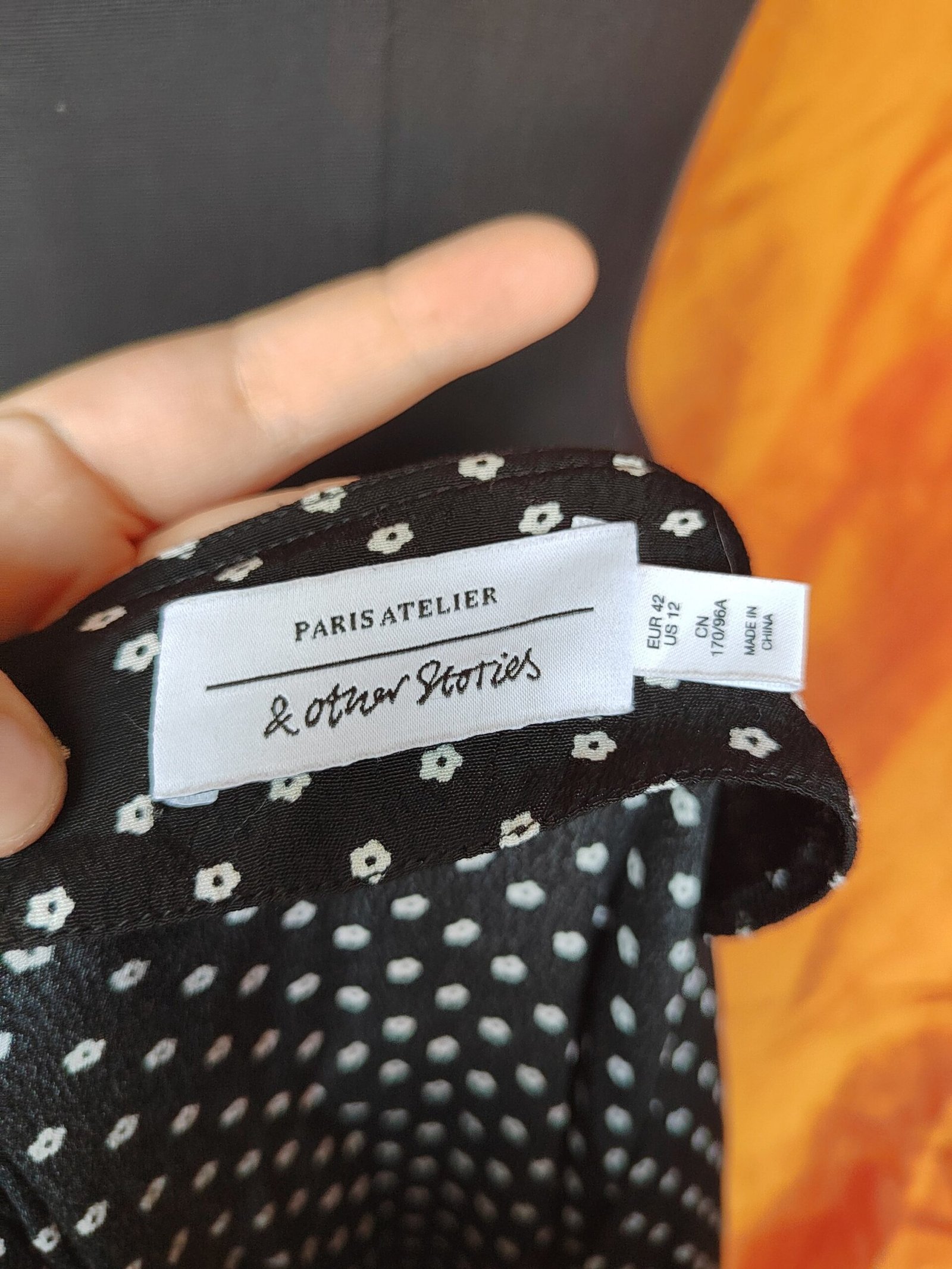Robe noire à fleurs blanches - T42 – Image 3
