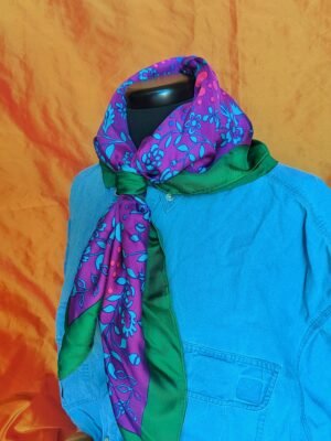 Foulard violet, bleu et vert